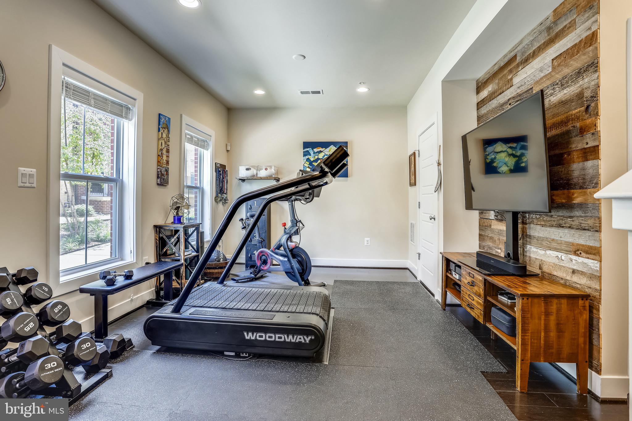 GLENMONT METROCENTRE - Residential