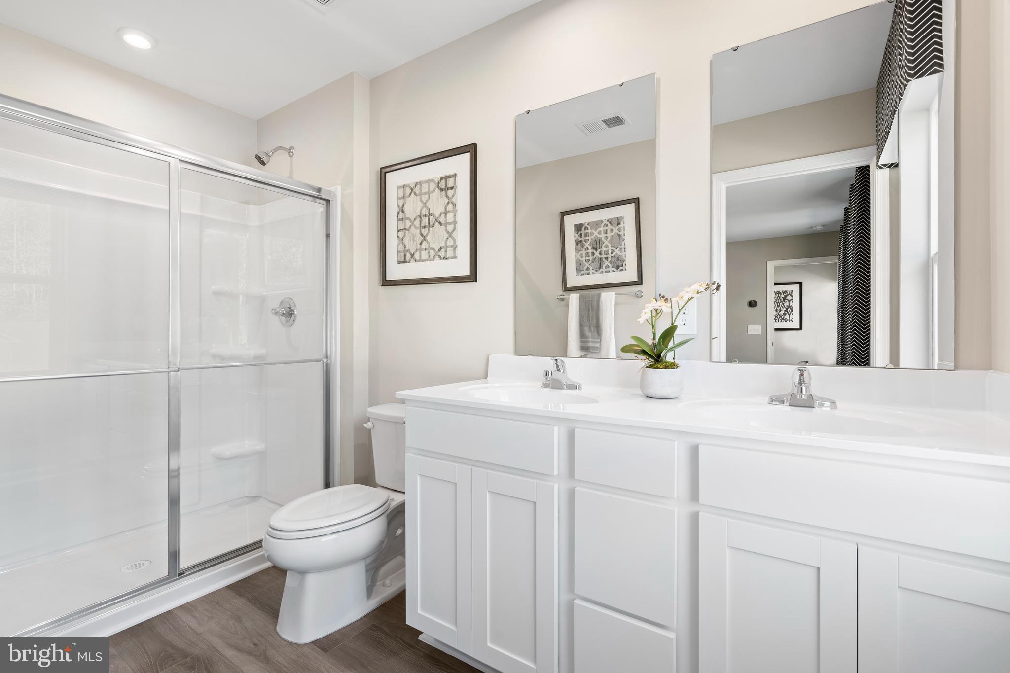 ROLLING HILLS - Residential