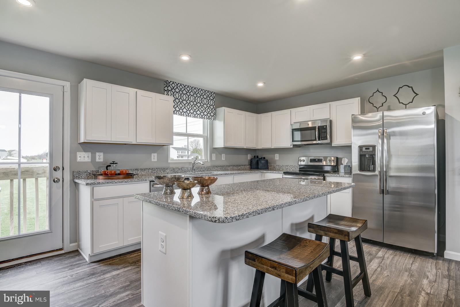 ROLLING HILLS - Residential