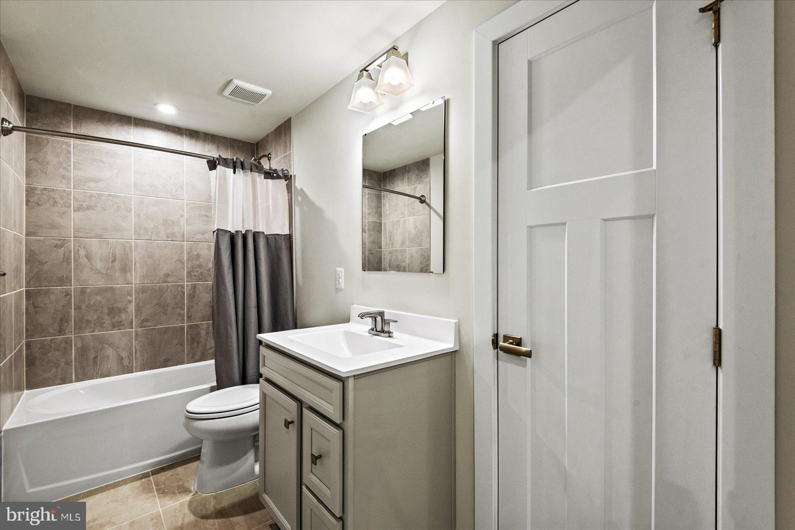 REGENCY AT CHANCELLORSVILLE NORTH - Residential