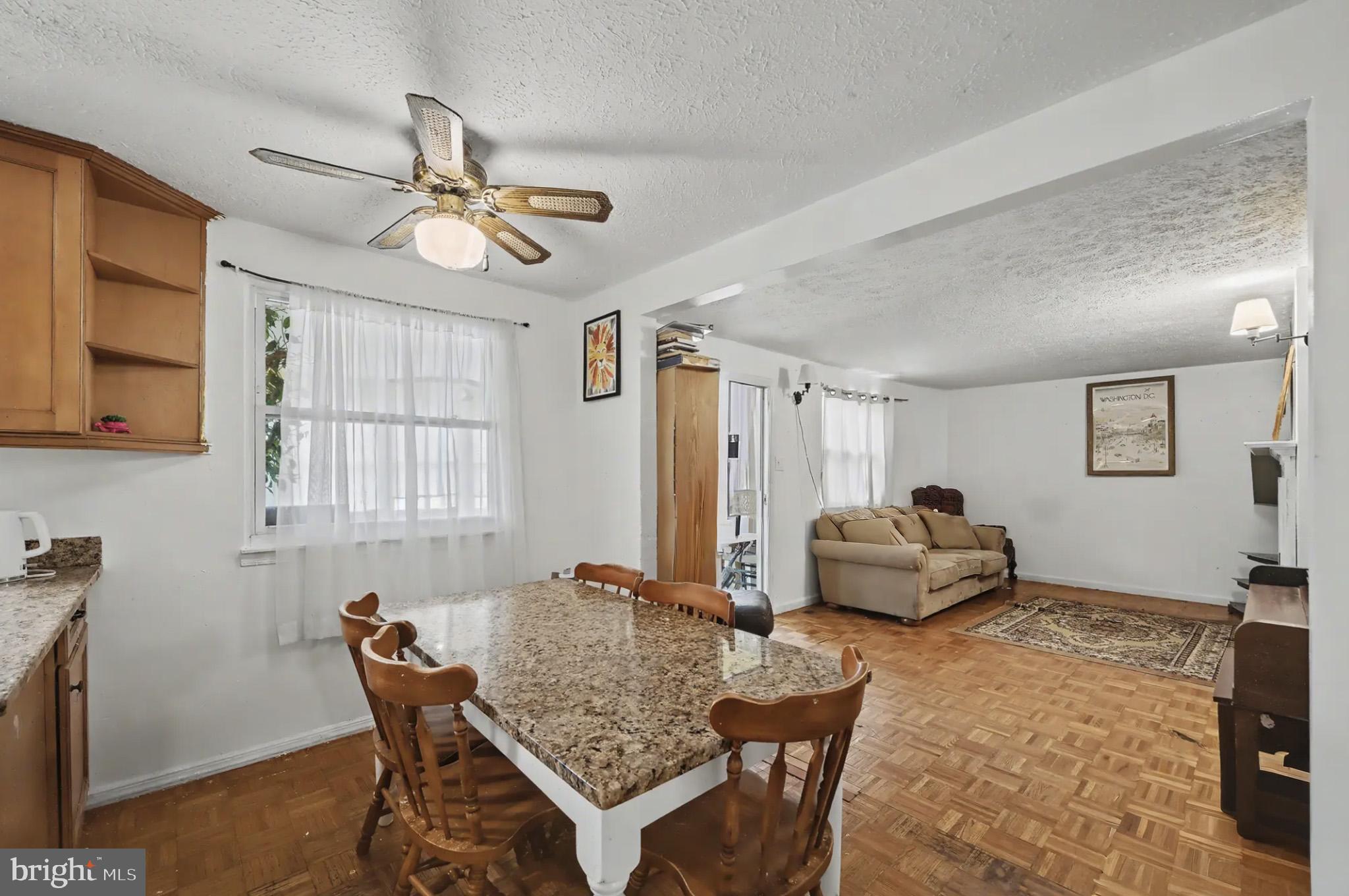 AMBER MEADOWS - Residential