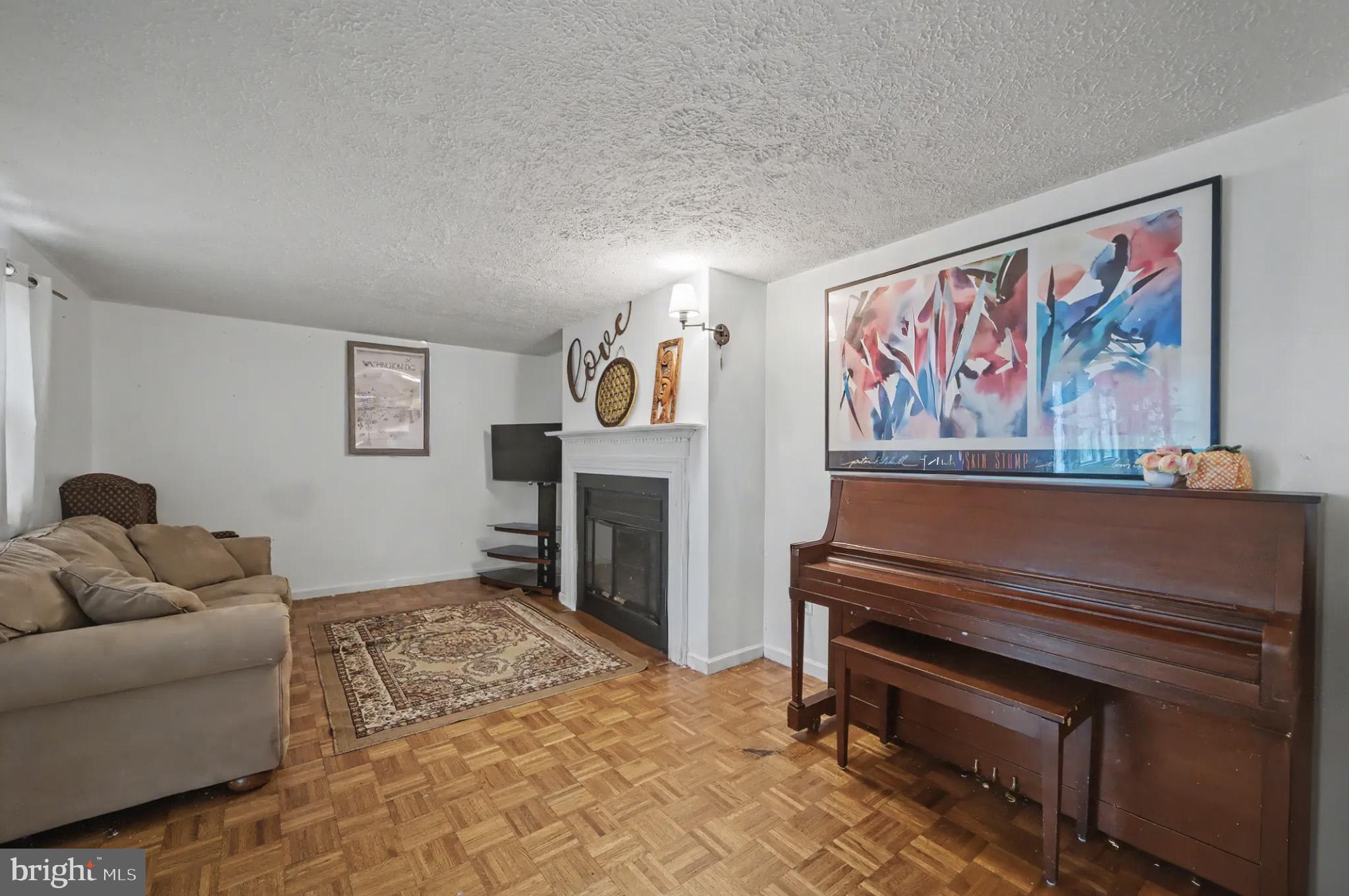 AMBER MEADOWS - Residential