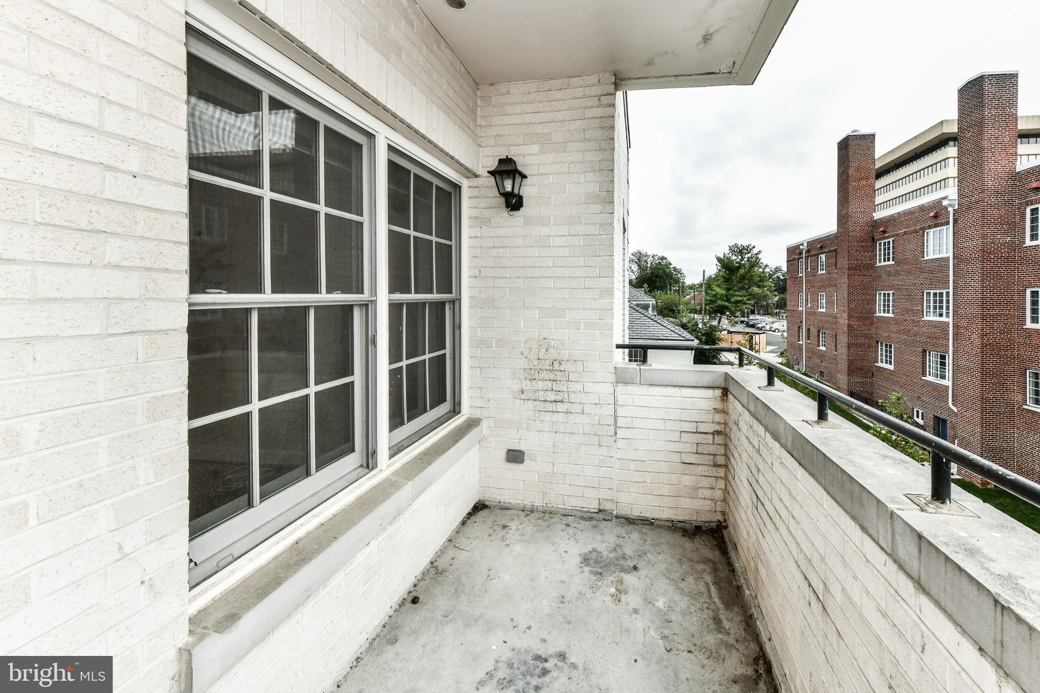 GATEHOUSE CONDOMINIUM - Residential Lease