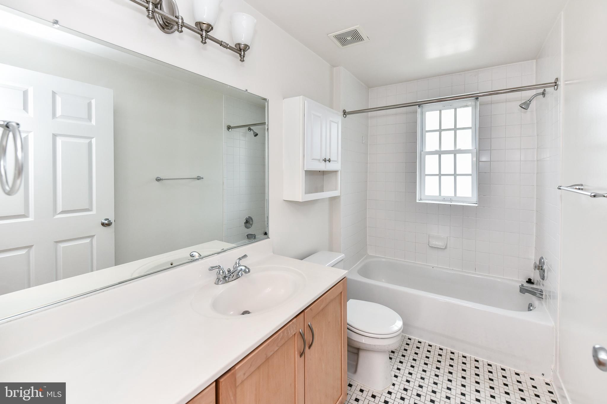 GATEHOUSE CONDOMINIUM - Residential Lease