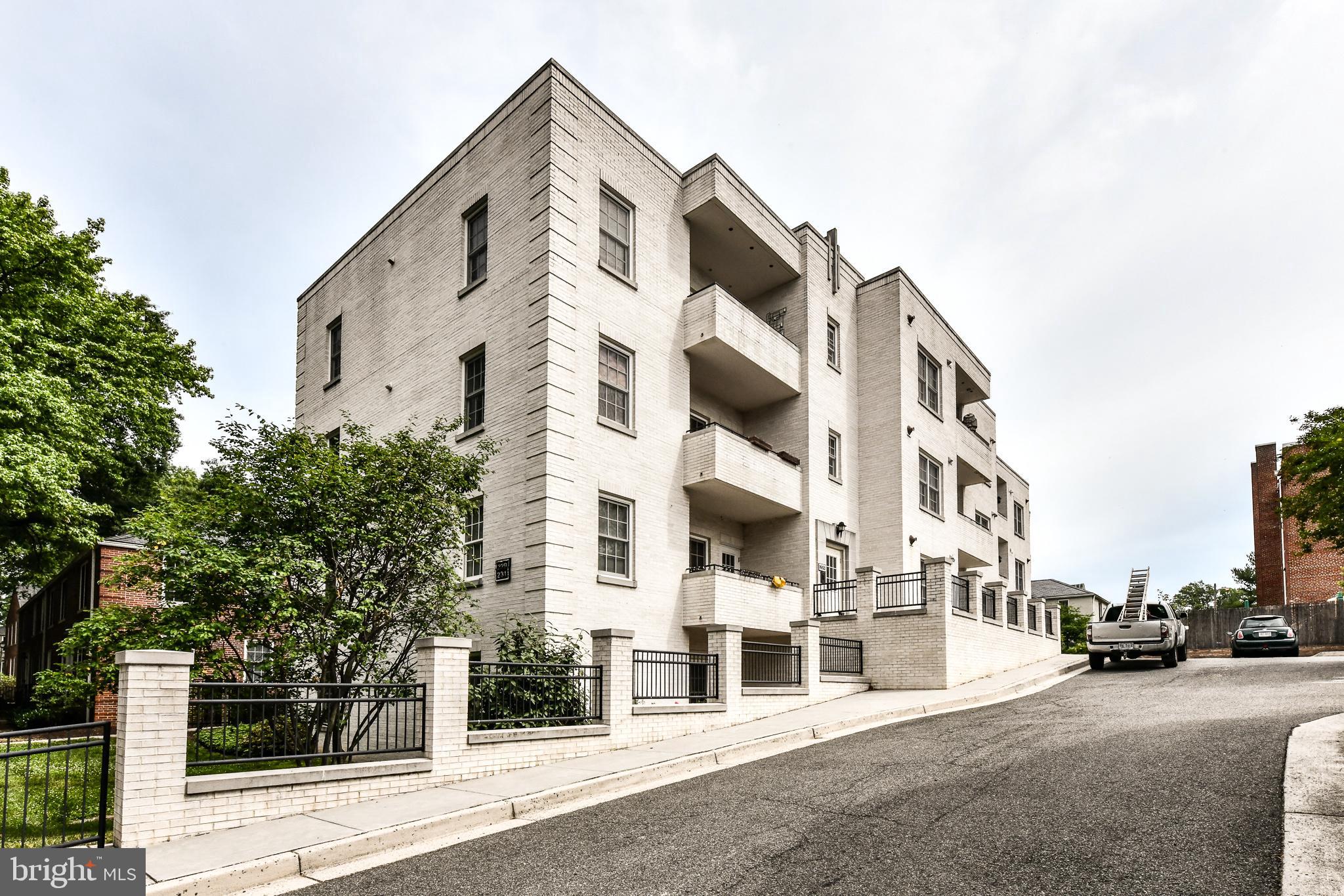 GATEHOUSE CONDOMINIUM - Residential Lease