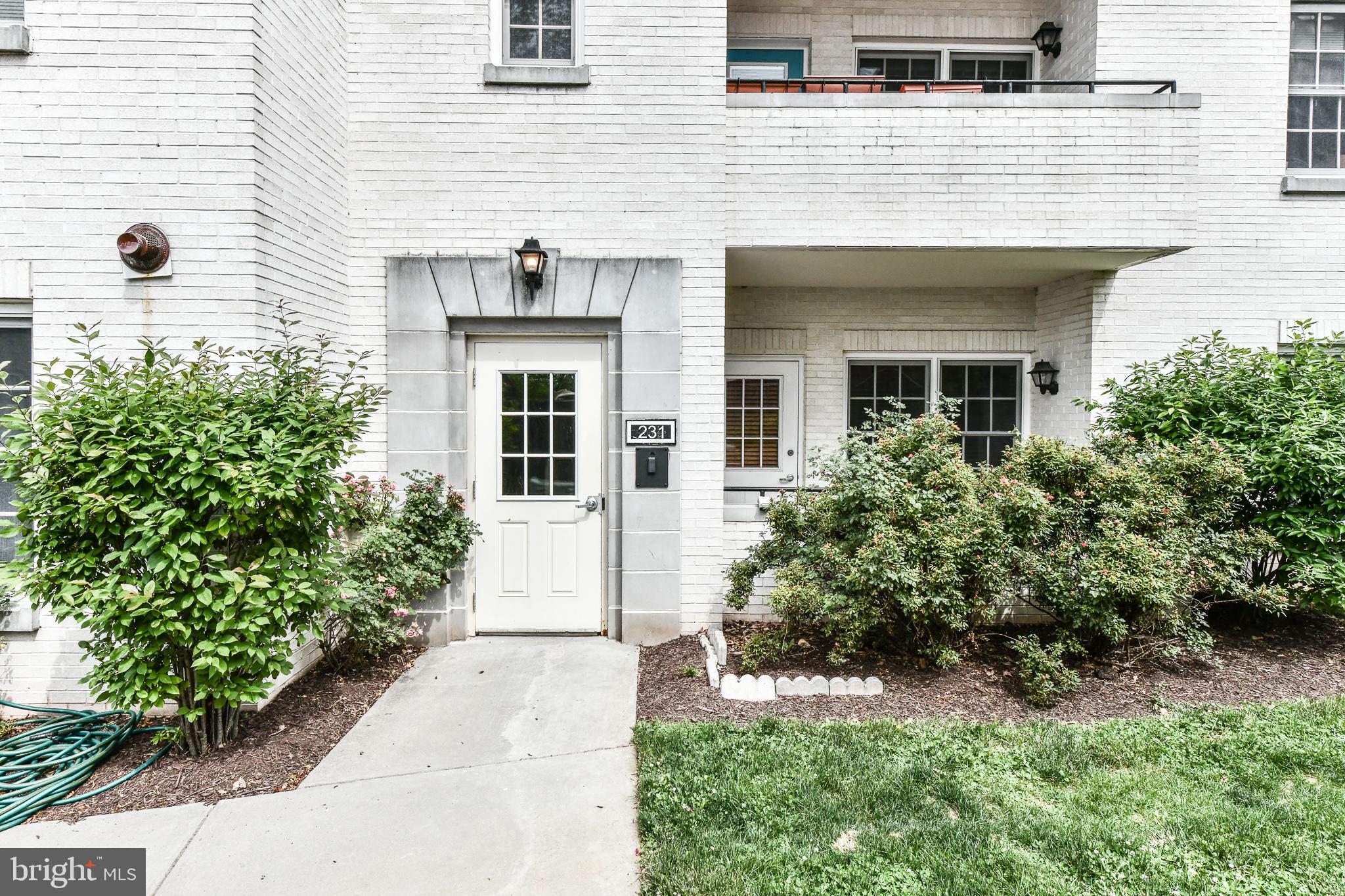 GATEHOUSE CONDOMINIUM - Residential Lease