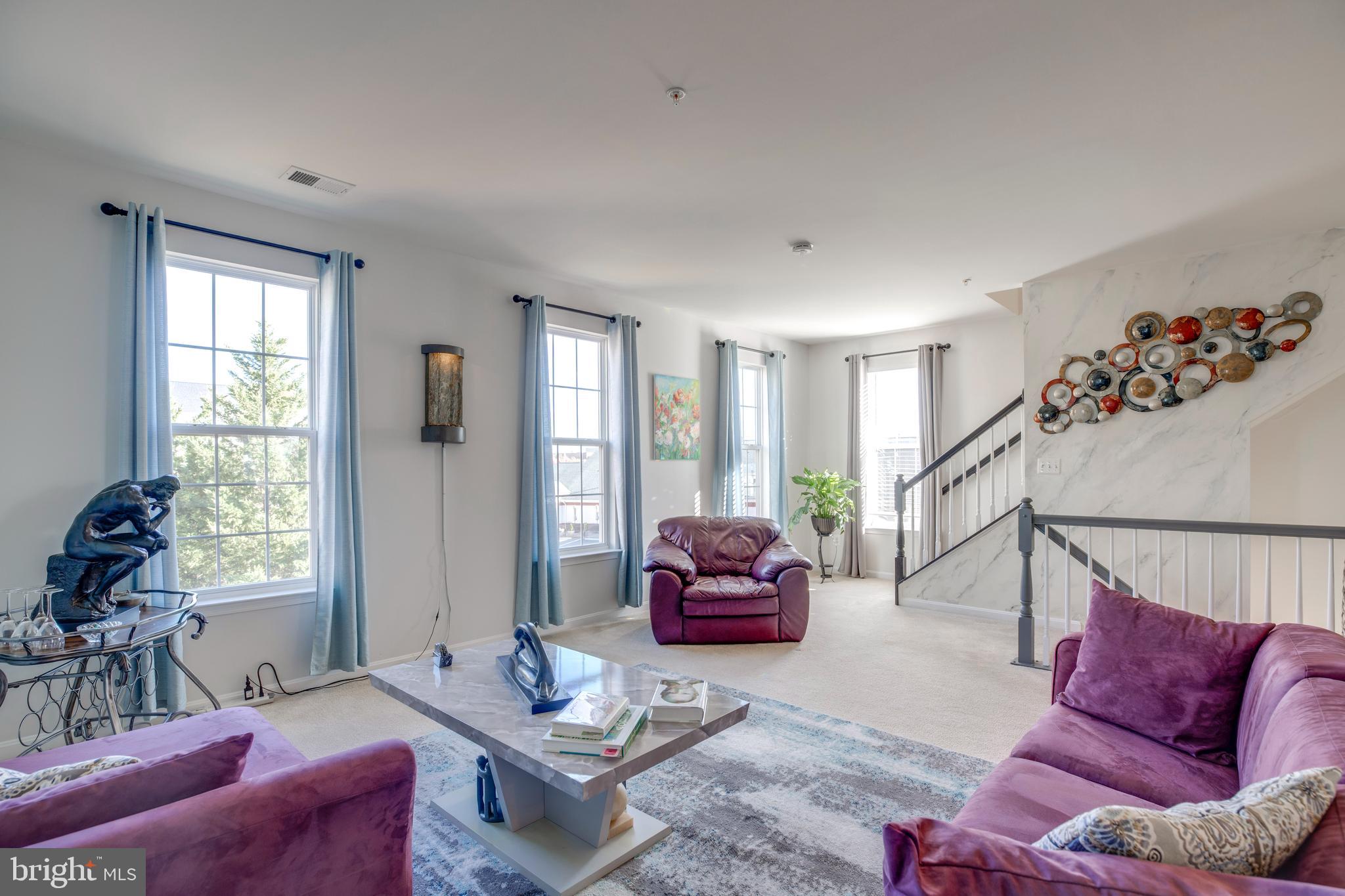 LEE SQUARE - Residential