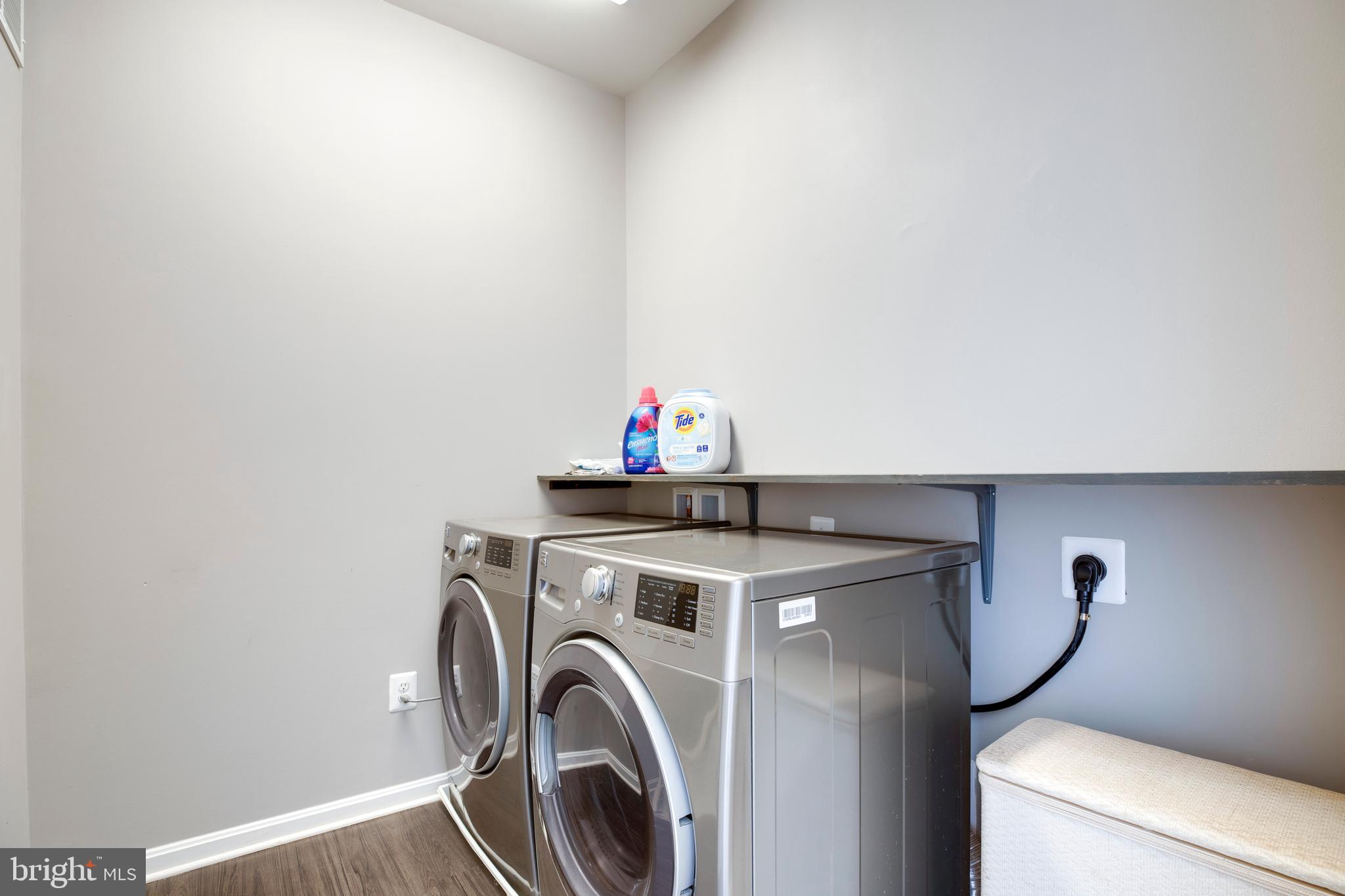 LEE SQUARE - Residential