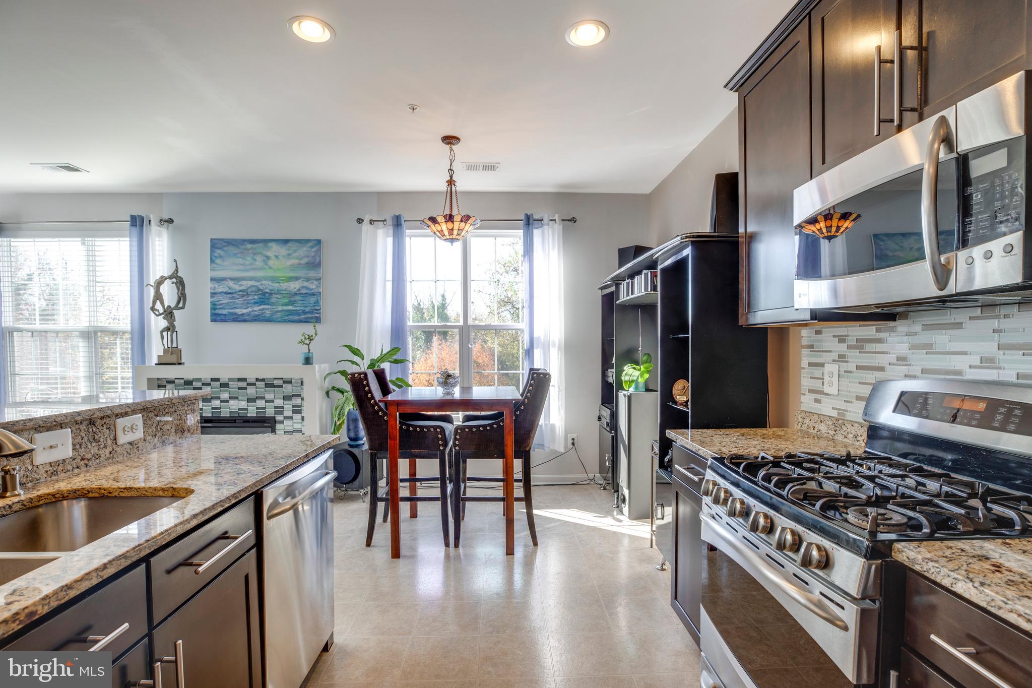 LEE SQUARE - Residential