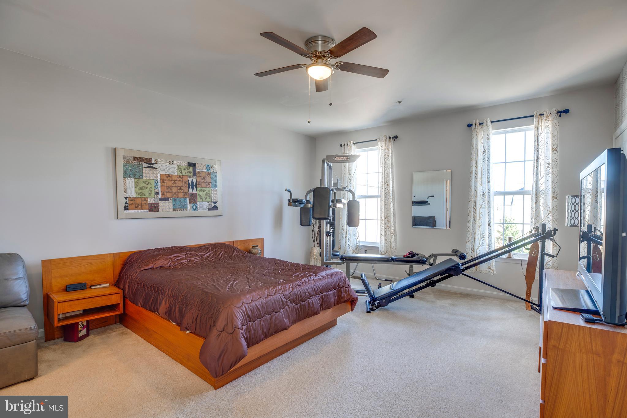 LEE SQUARE - Residential