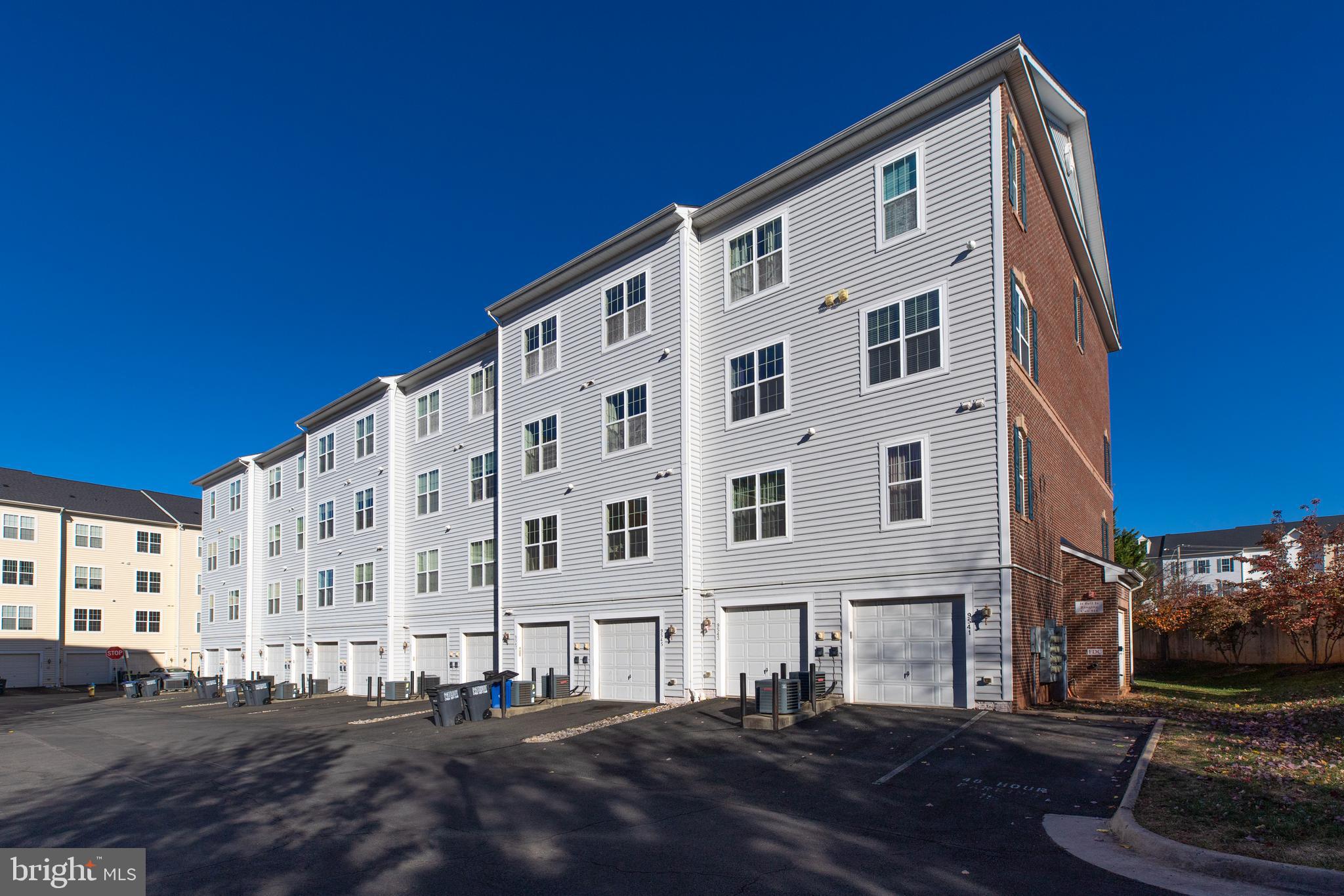 LEE SQUARE - Residential