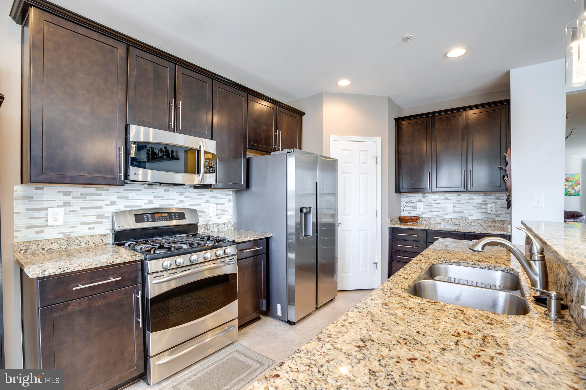 LEE SQUARE - Residential