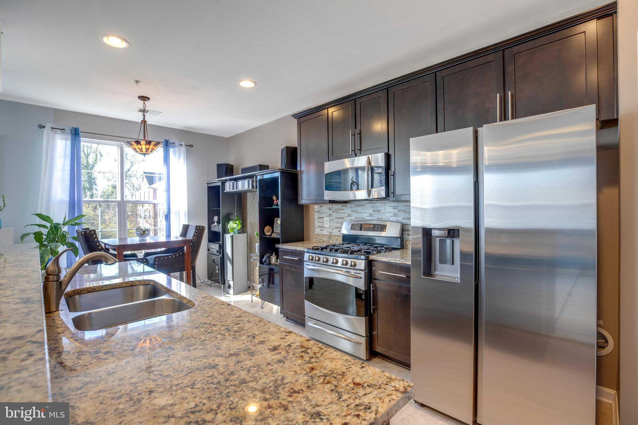 LEE SQUARE - Residential