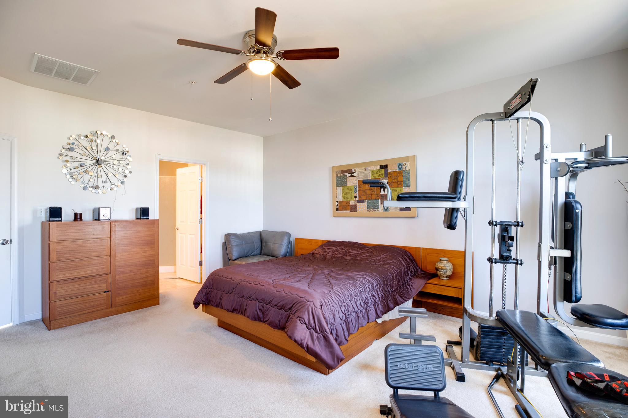 LEE SQUARE - Residential