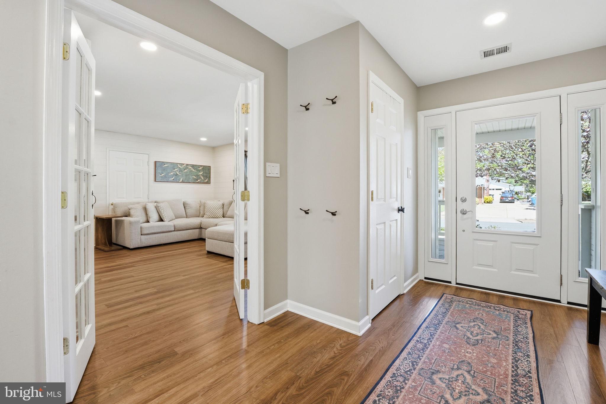 COUNTRY CLUB MANOR - Residential