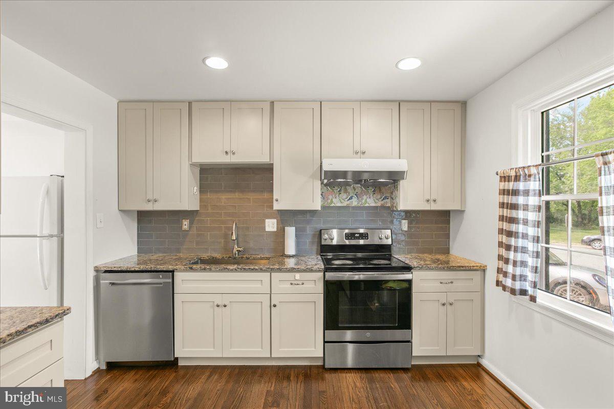 SPRINGFIELD VILLAGE - Residential
