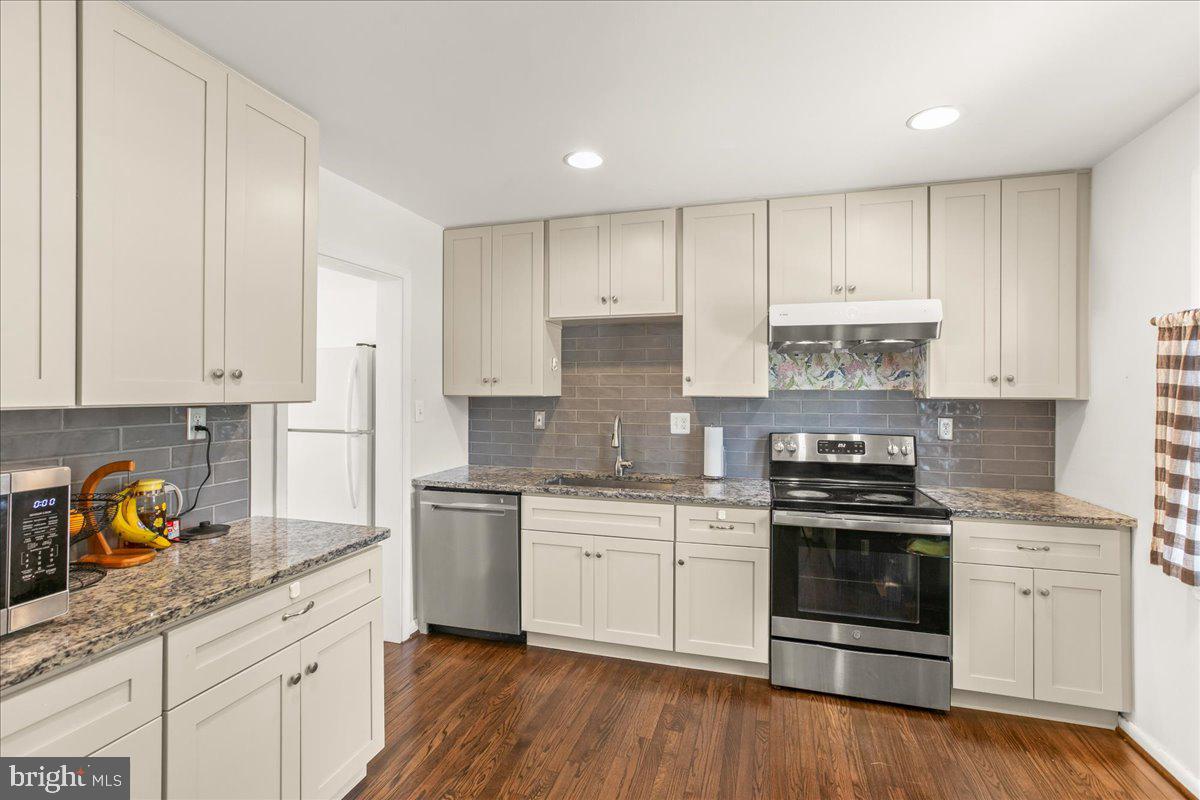 SPRINGFIELD VILLAGE - Residential