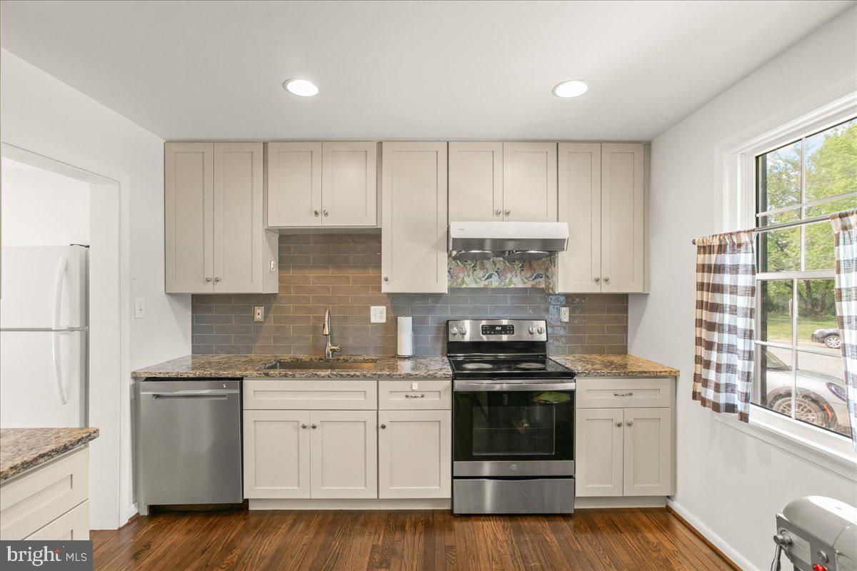 SPRINGFIELD VILLAGE - Residential