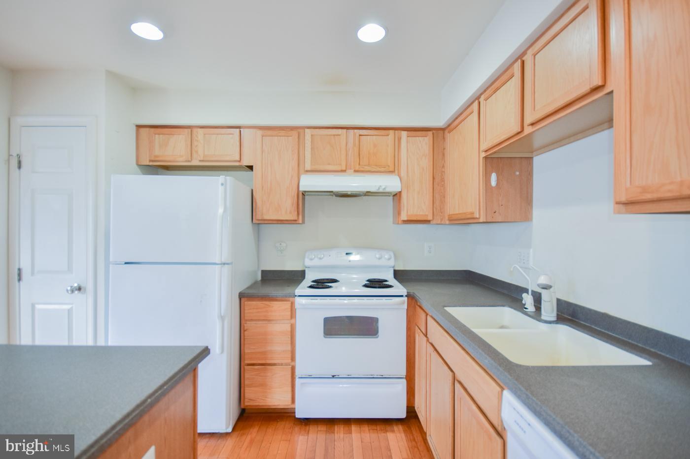 LAKELAND PLACE - Residential