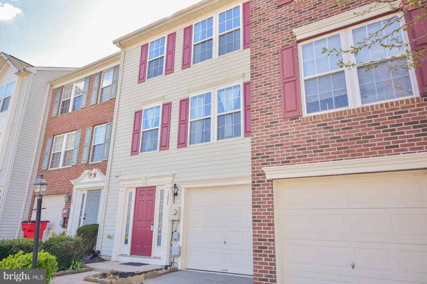 There is room for everyone in this three level townhouse in Fairfax Crossing!  3BR/2.5 BA, living room/dining room combo, eat-in kitchen with island and pantry. Why even a sunroom!  Primary bedroom offers two walk-in closets, full bath with double vanity, walk-in shower and soaking tub. Lower level has the 1/2 bath, family room, den/office and laundry room.  Corian countertops, wood floors in kitchen, breakfast area and sunroom.  Seller replaced the HVAC system in 2021 and installed a new dishwasher.  One car garage. The potential is yours! Playground area is just around the corner, along with shopping and restaurants .  Ideal for commuters! 

**Seller is selling property in "as-is" condition and making no repairs.