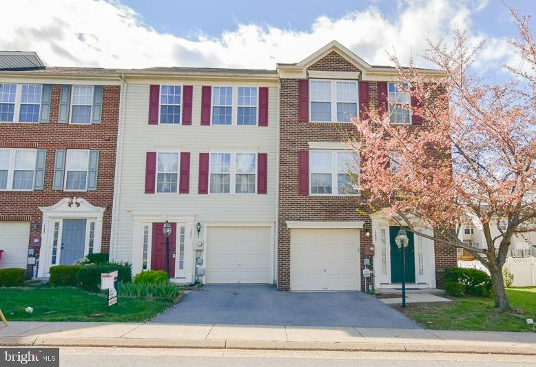 LAKELAND PLACE - Residential