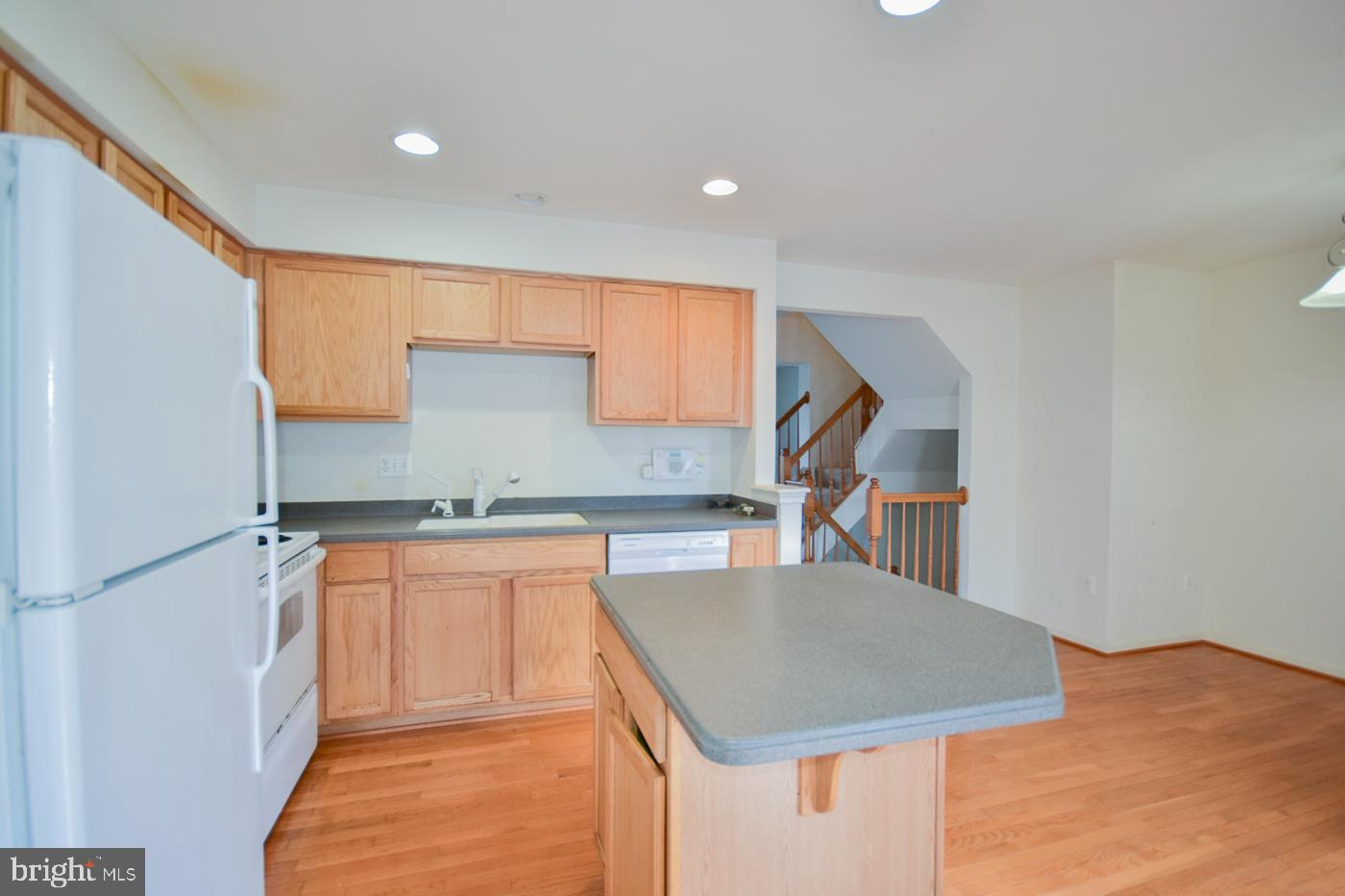 LAKELAND PLACE - Residential