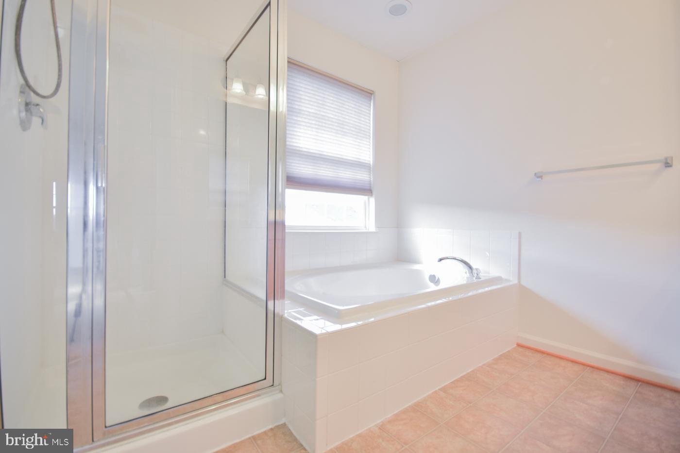 LAKELAND PLACE - Residential