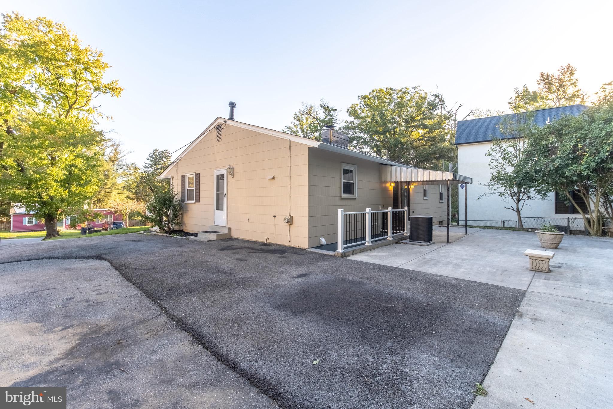 RIVERDALE GARDENS - Residential Lease