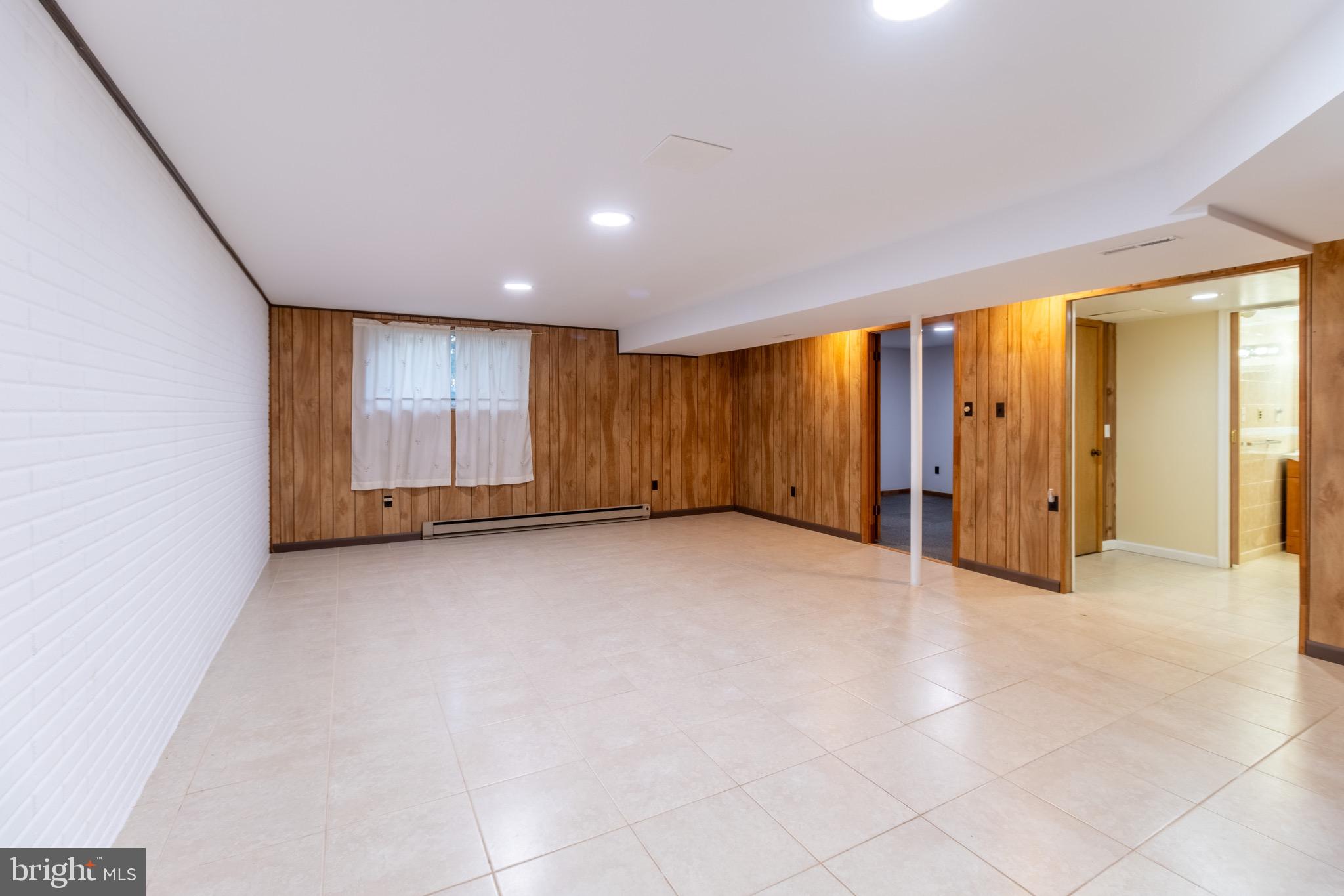 RIVERDALE GARDENS - Residential Lease