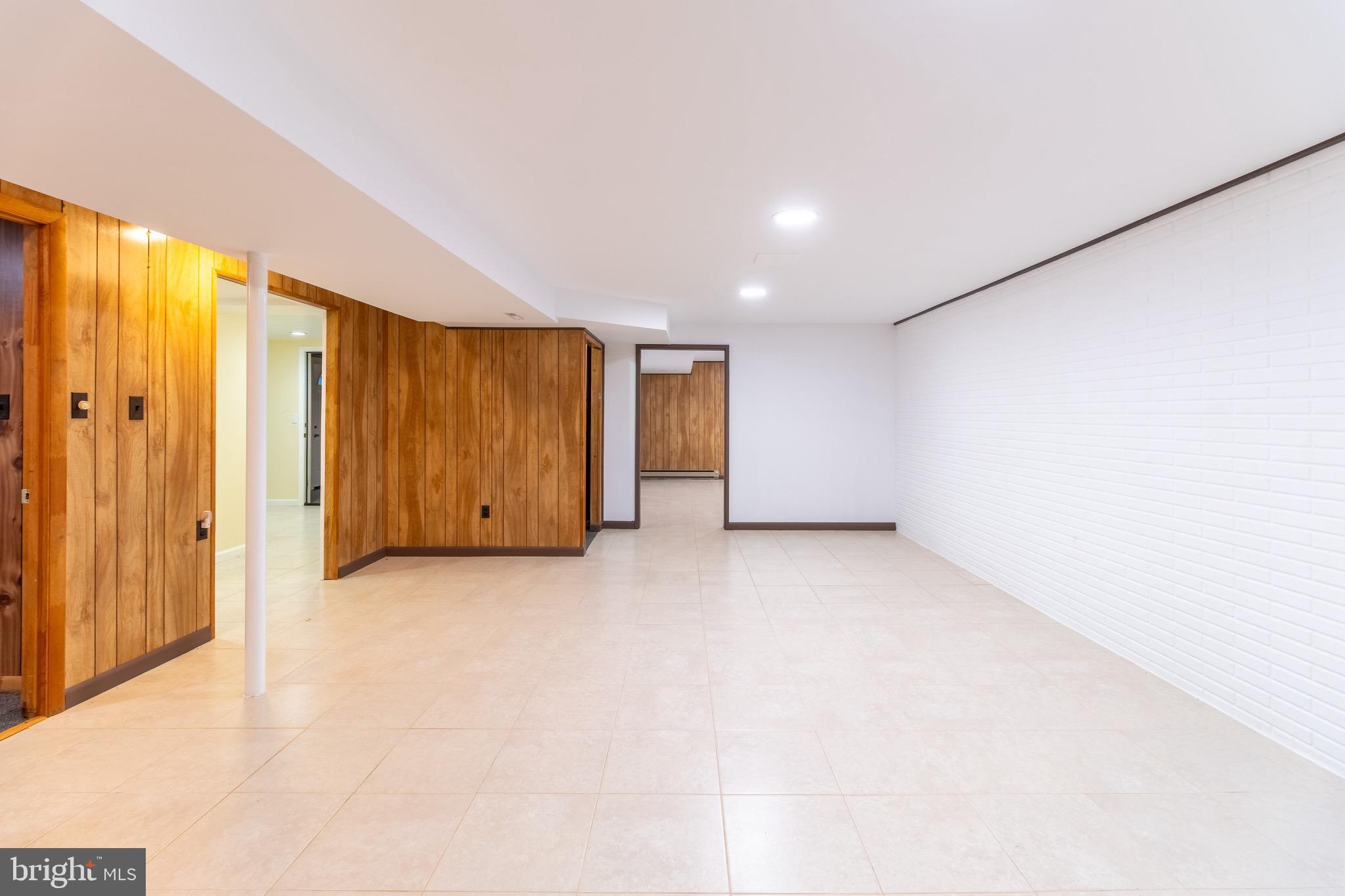 RIVERDALE GARDENS - Residential Lease