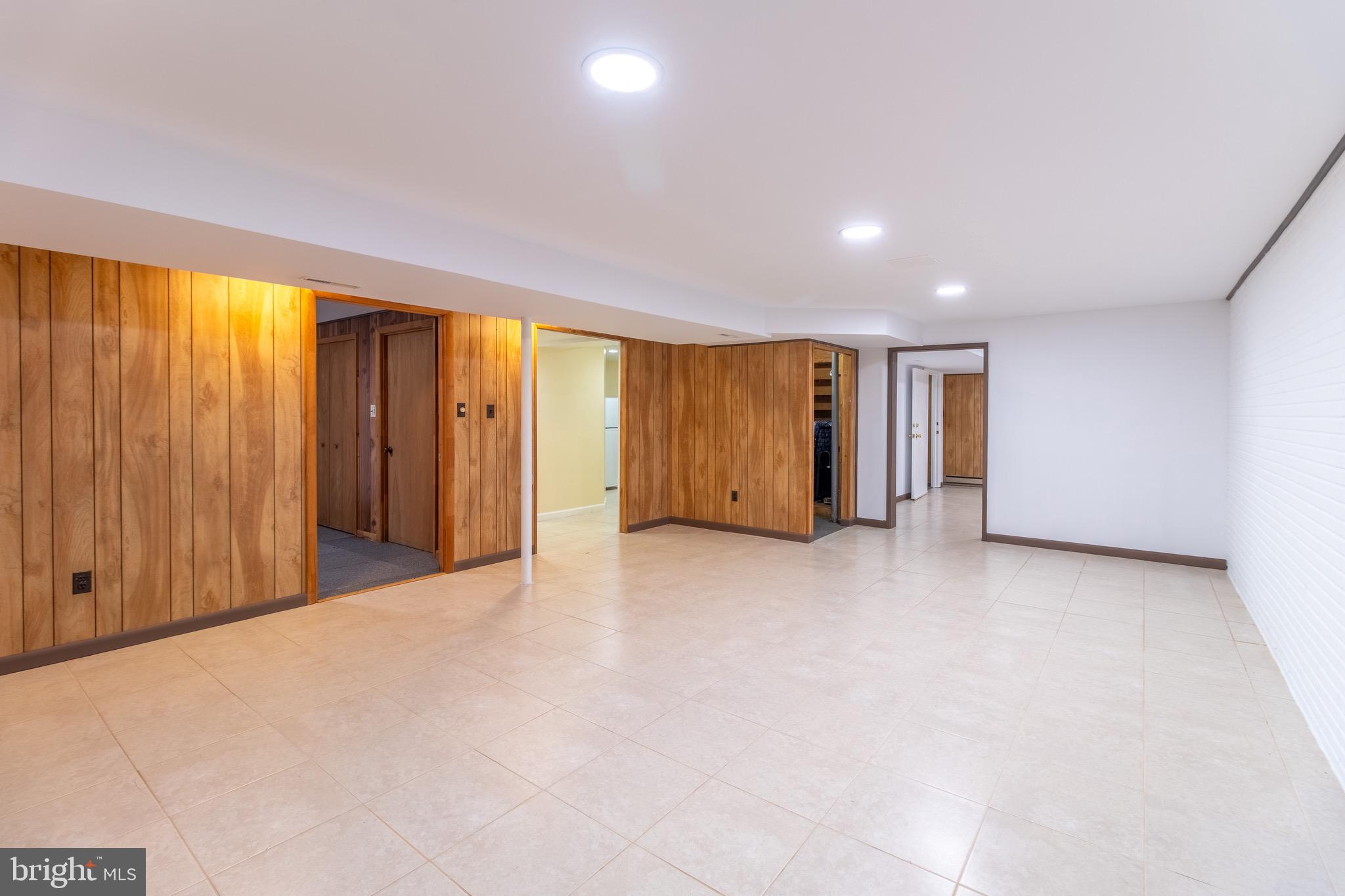 RIVERDALE GARDENS - Residential Lease