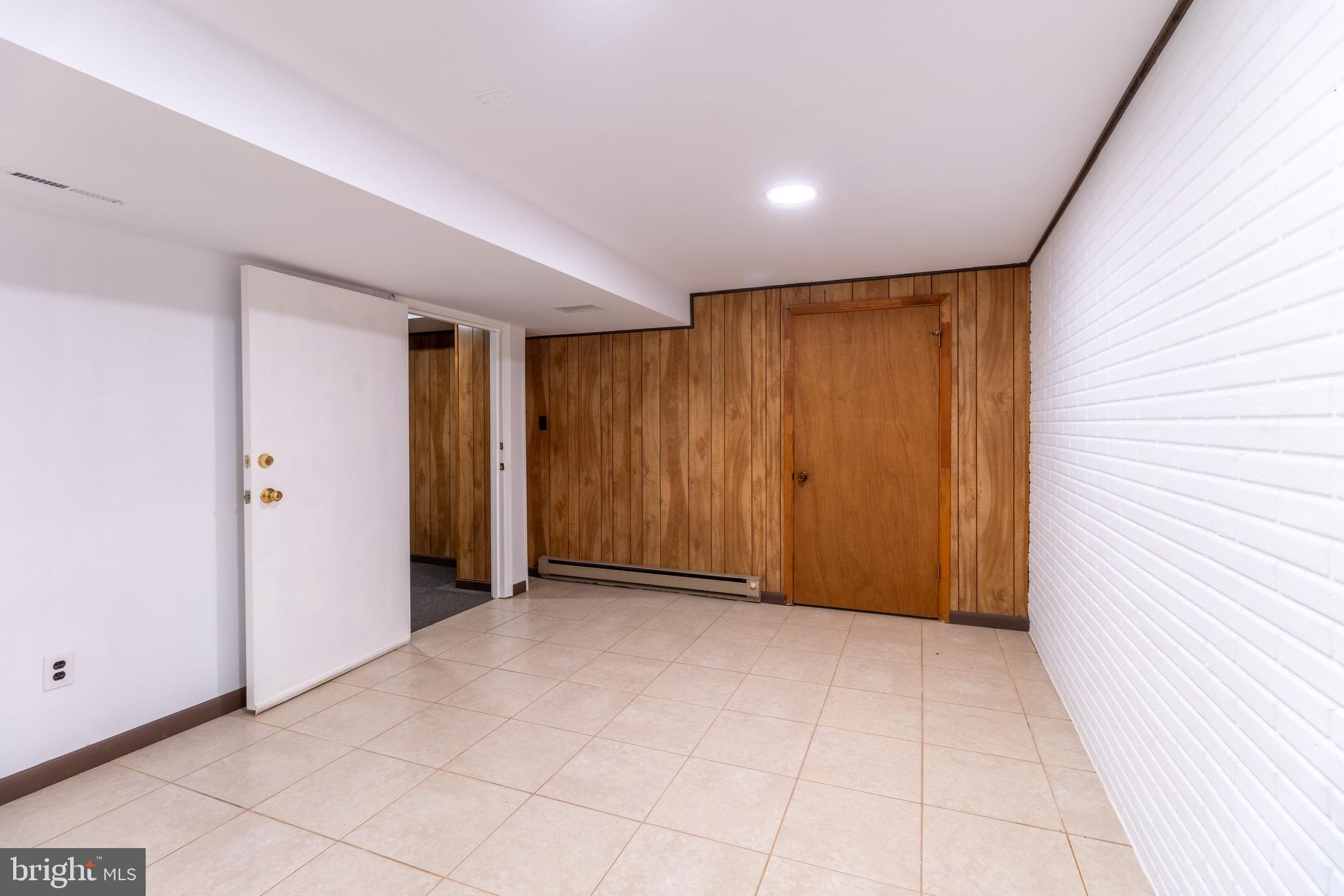 RIVERDALE GARDENS - Residential Lease