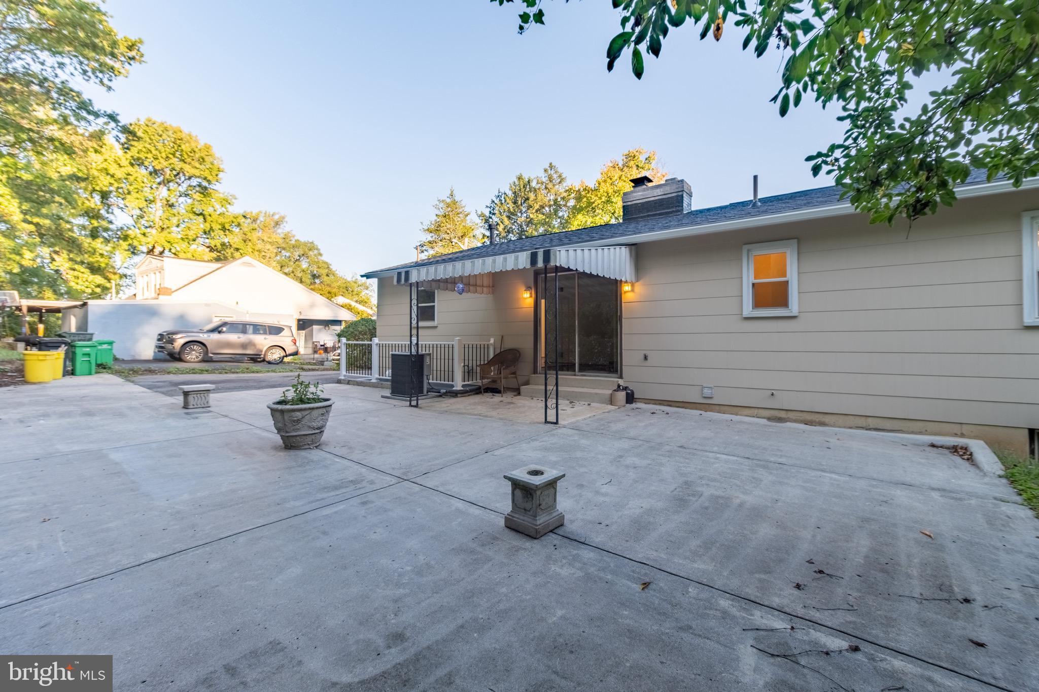 RIVERDALE GARDENS - Residential Lease