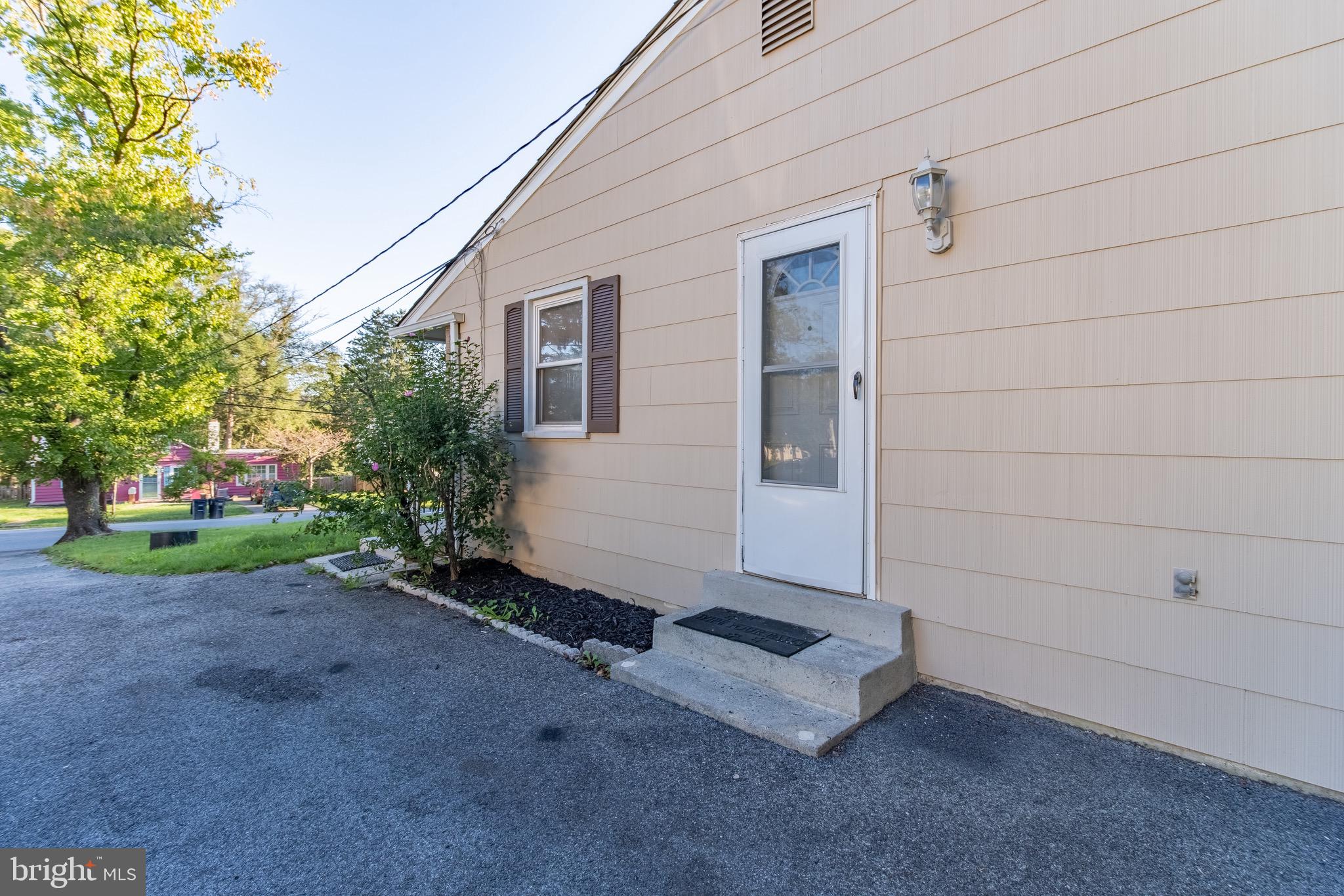 RIVERDALE GARDENS - Residential Lease