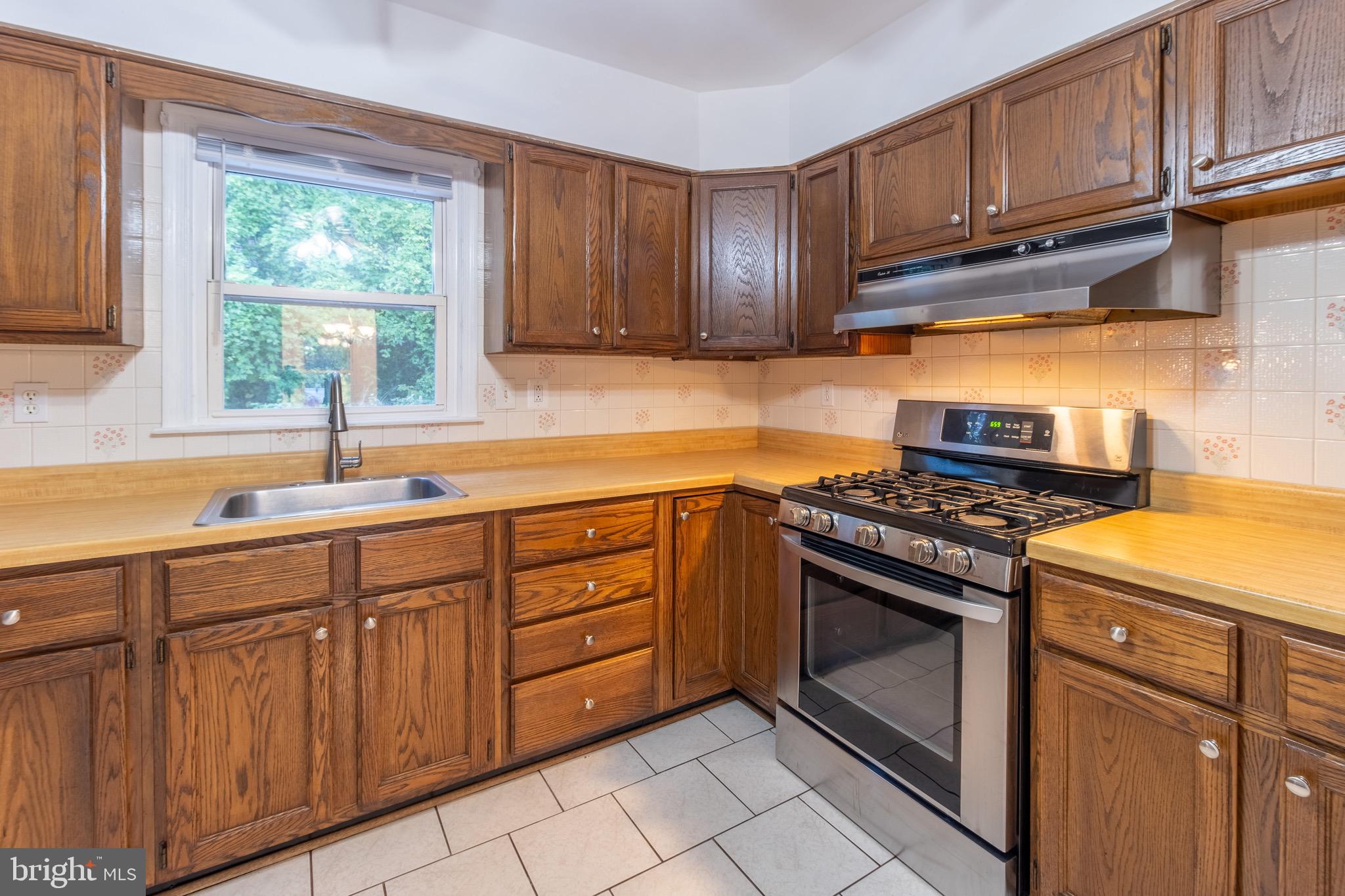 RIVERDALE GARDENS - Residential Lease