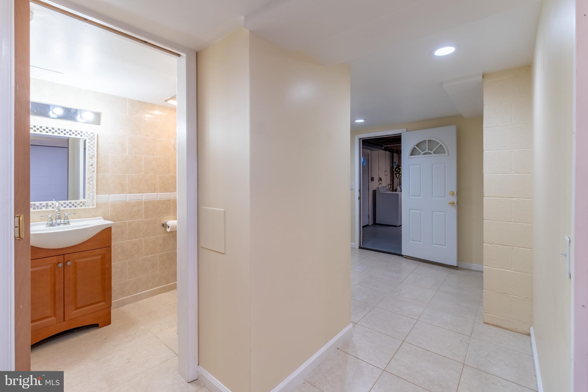 RIVERDALE GARDENS - Residential Lease