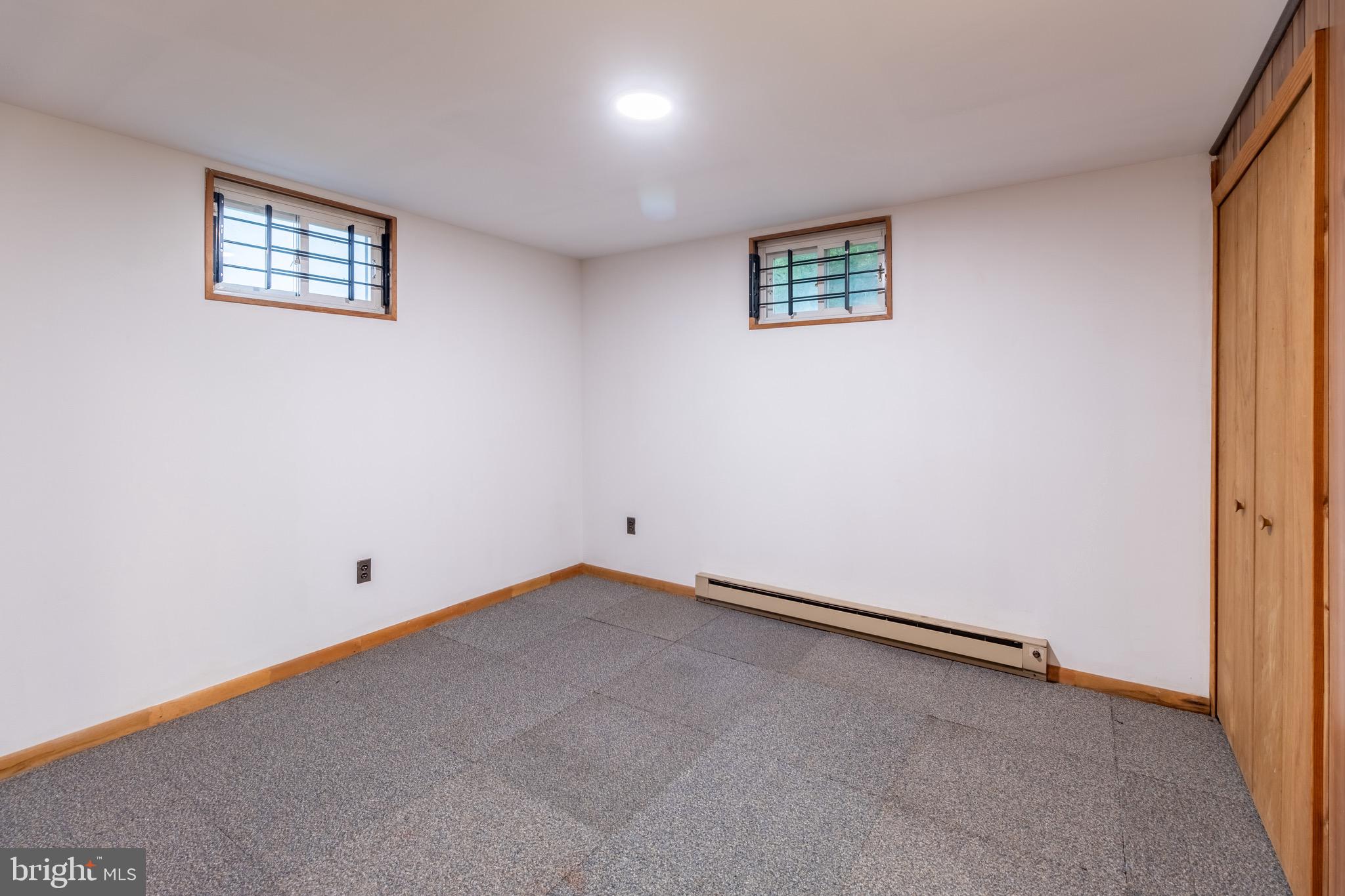 RIVERDALE GARDENS - Residential Lease