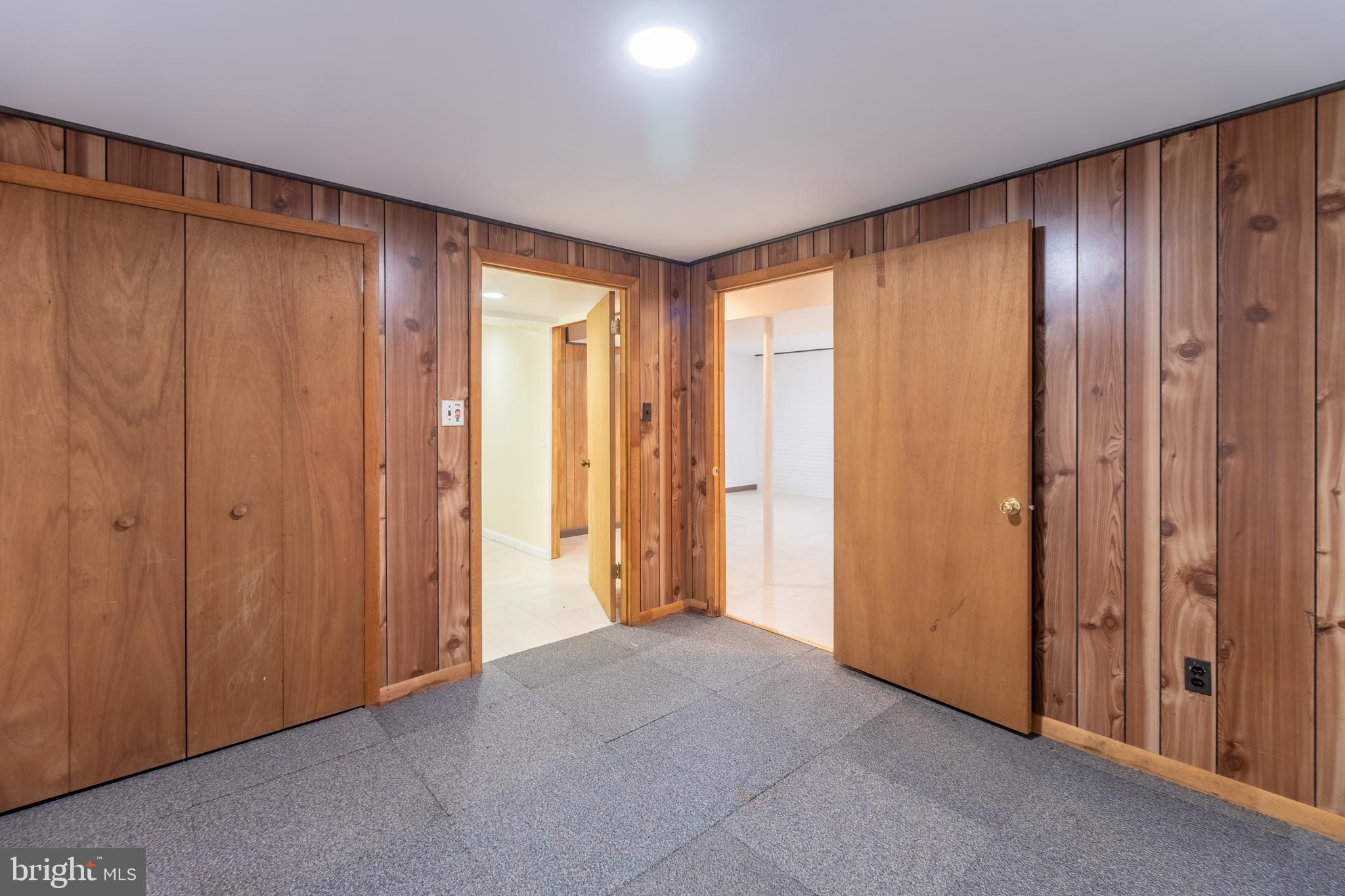 RIVERDALE GARDENS - Residential Lease