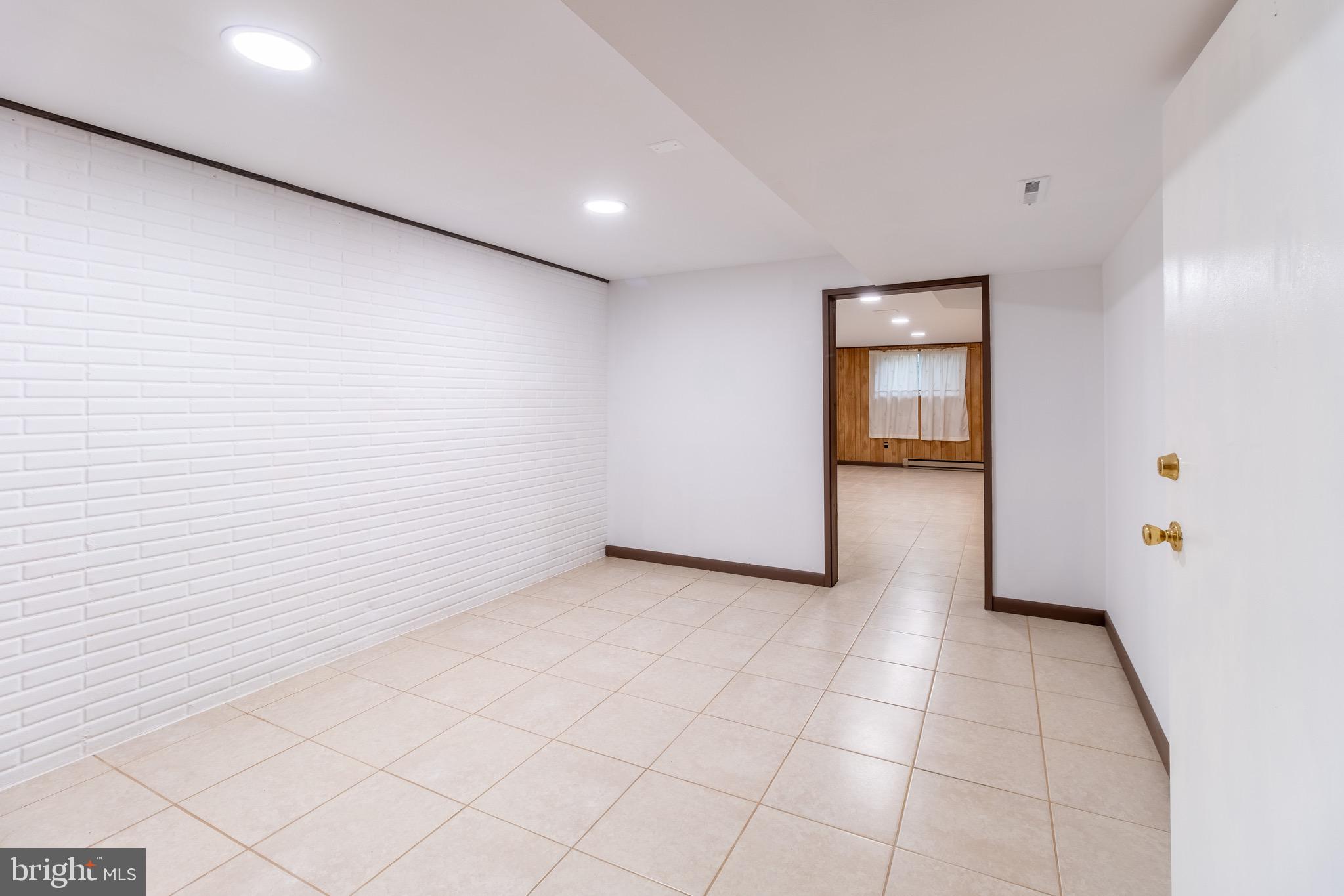 RIVERDALE GARDENS - Residential Lease