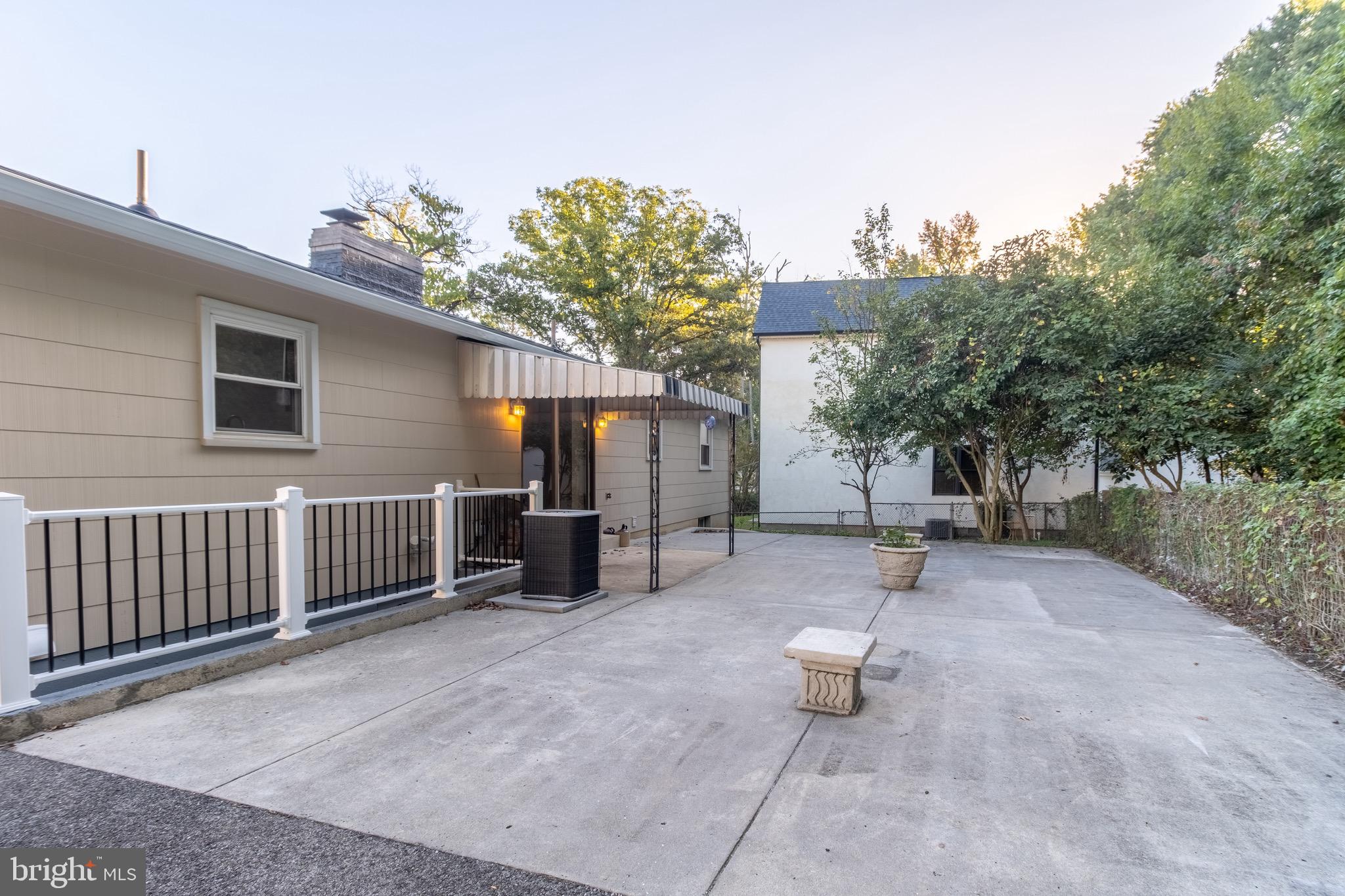 RIVERDALE GARDENS - Residential Lease