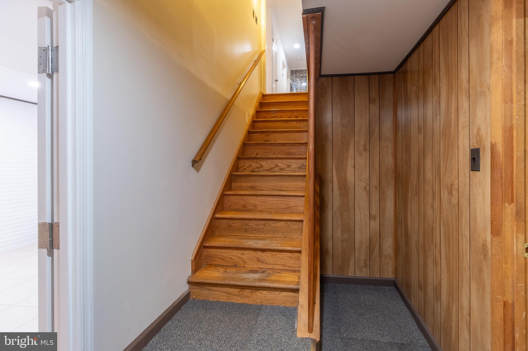 RIVERDALE GARDENS - Residential Lease