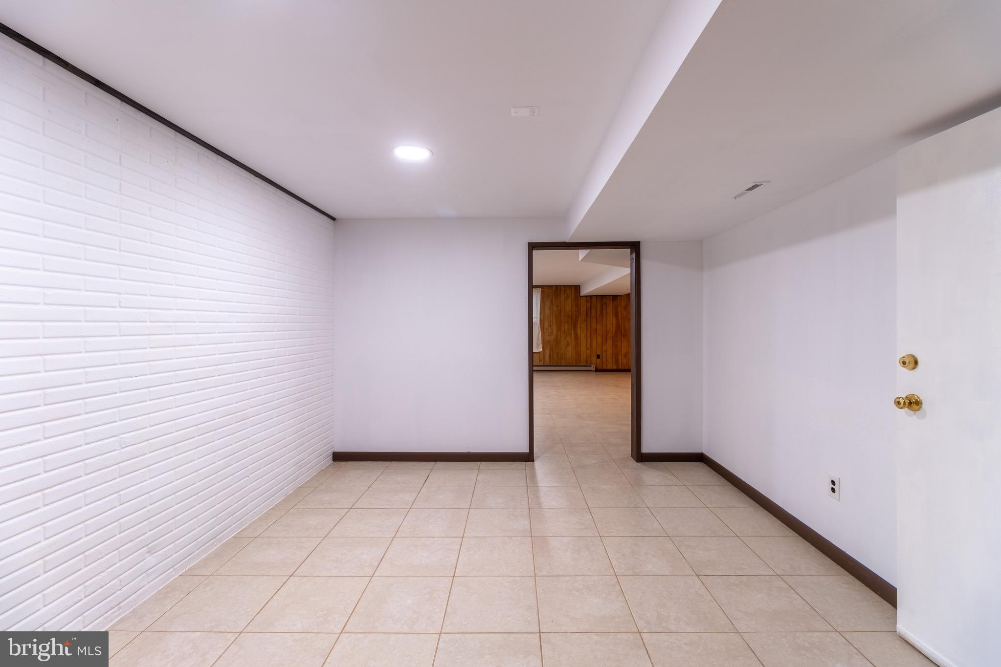 RIVERDALE GARDENS - Residential Lease