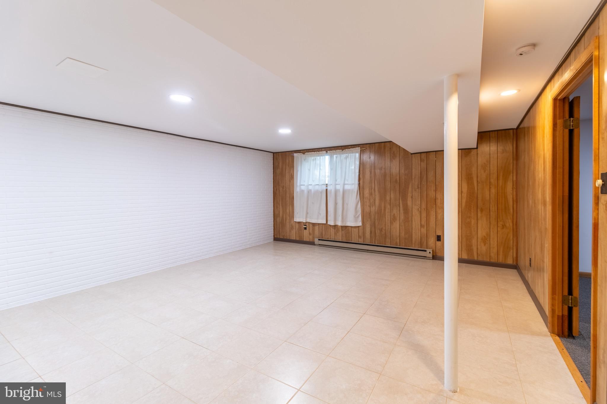 RIVERDALE GARDENS - Residential Lease