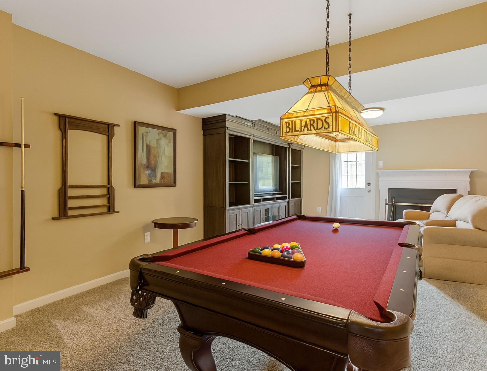 ROUND HILL - Residential