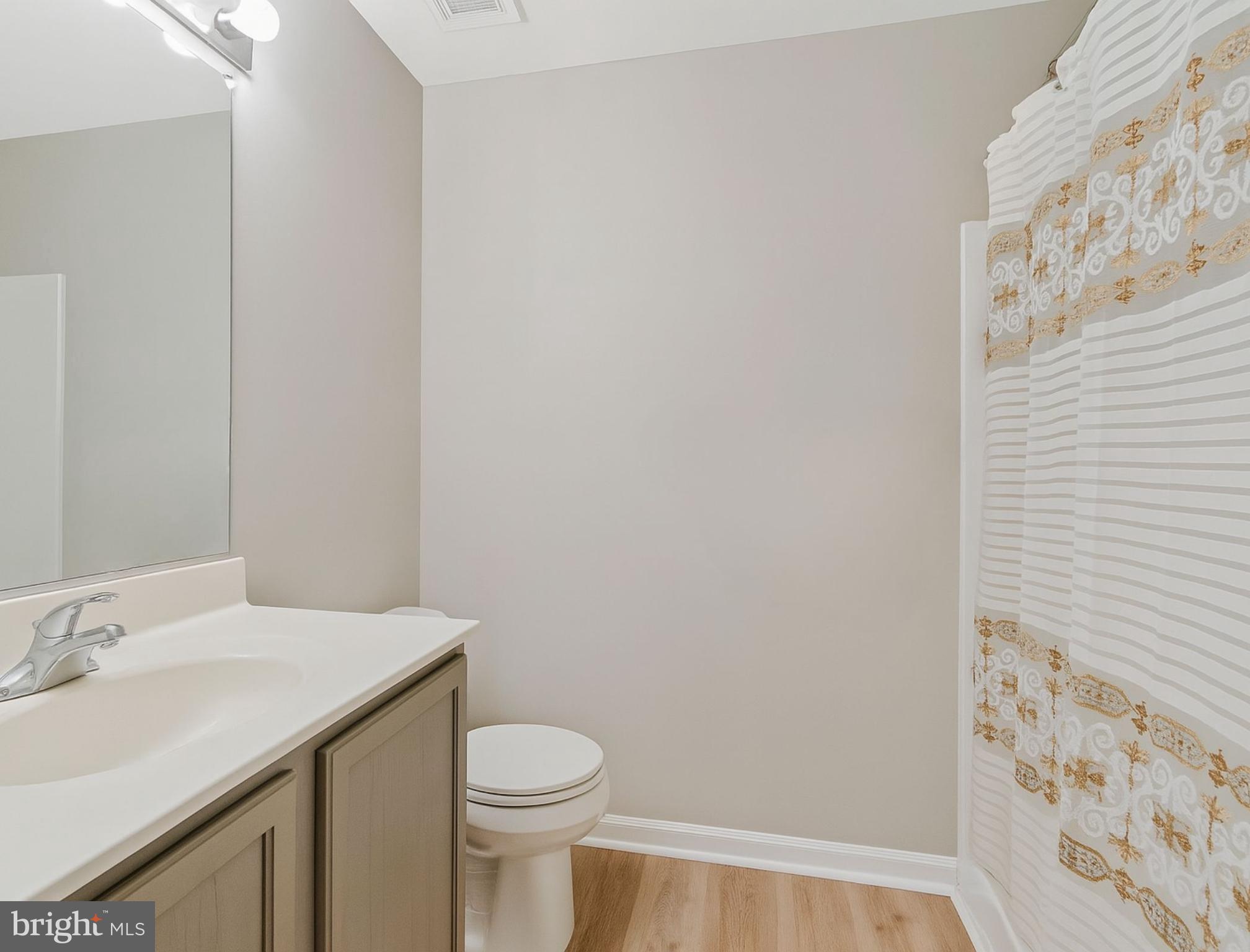 ROUND HILL - Residential