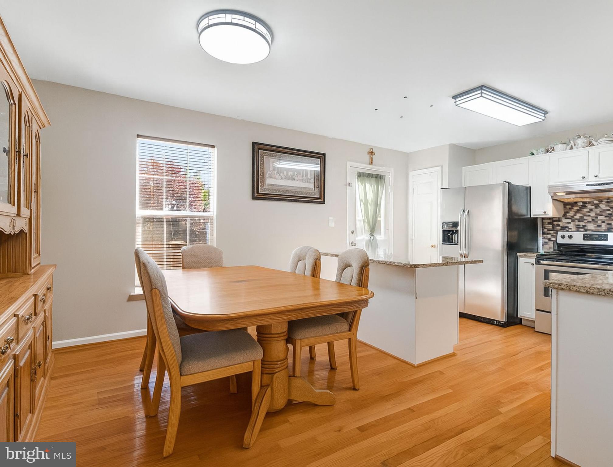 ROUND HILL - Residential