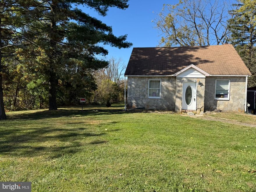 INVESTORS !! Convenient location with beautiful lot! This is an estate sale, property being sold strictly AS-IS
Be very careful while touring home. Property will transfer with all contents inside  except items listed on exclusions list. .