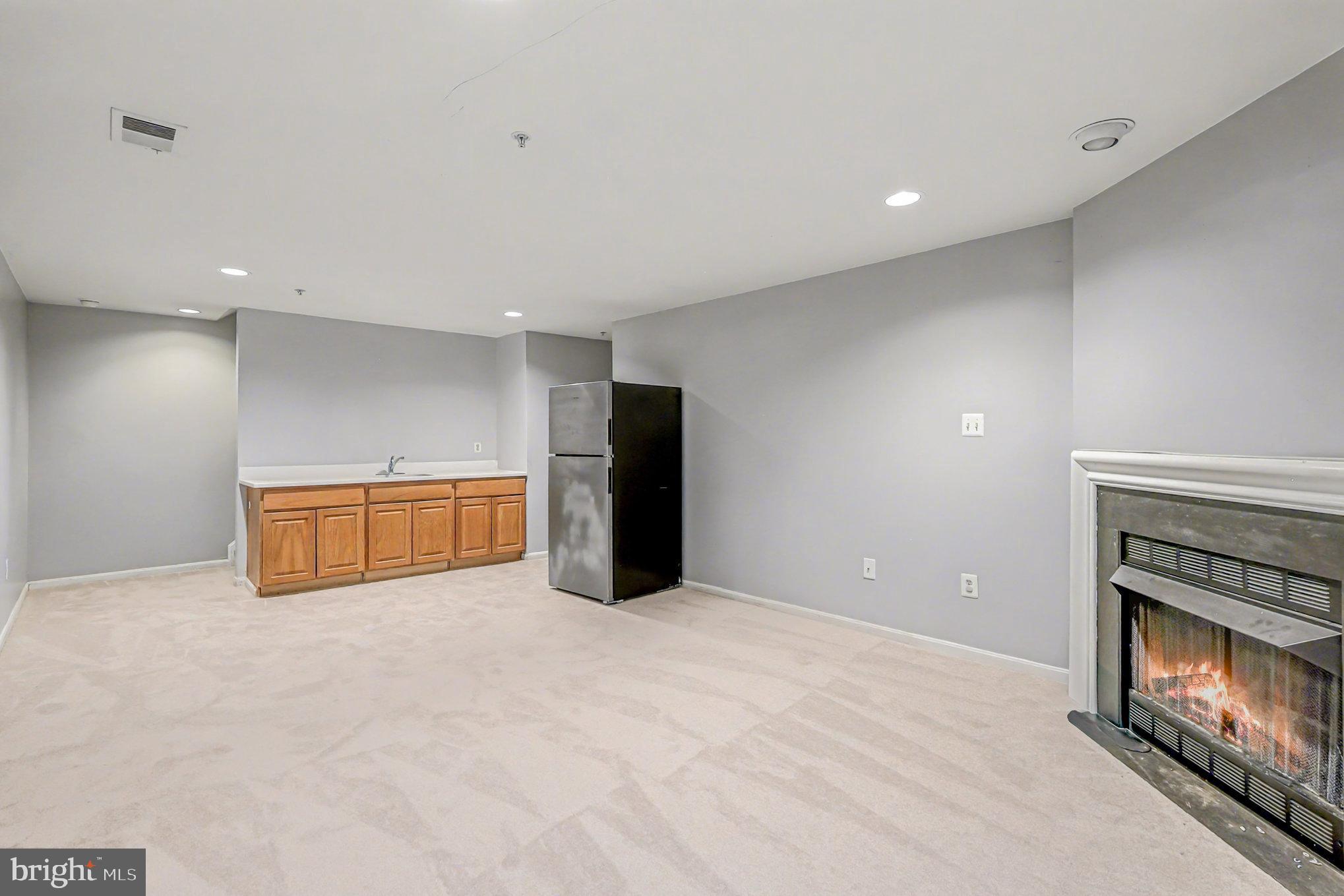 ASHBURN VILLAGE - Residential Lease