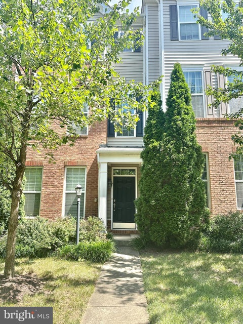 Townhouse For Rent - 22641 Twitter Square<br/> BRAMBLETON, VA 20148