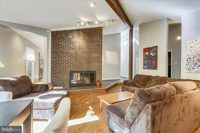 RESTON - Residential